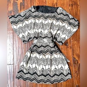BCBG MAX AZRIA Kimono Sleeve Tribal
Print Mini Dress Size Medium